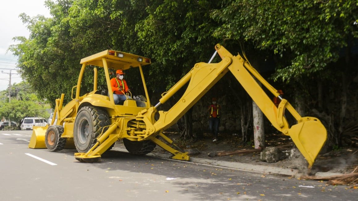 FOVIAL anuncia restricción de circulación en Avenida Las Amapolas tras formación de cárcava fovial-anuncia-restriccion-de-circulacion-en-avenida-las-amapolas-tras-formacion-de-carcava